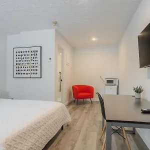 Champlain Motel